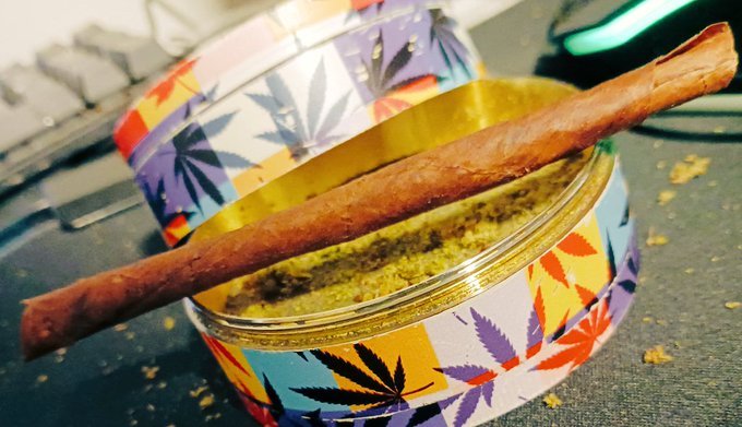 Issa #faceitfridaynight #backwoods #420Life https://t.co/hHv2lJ2v9D<a href="/tag/faceitfridaynight"class="tags">#faceitfridaynight</a><a href="/tag/backwoods"class="tags">#backwoods</a><a href="/tag/420life"class="tags">#420Life</a>