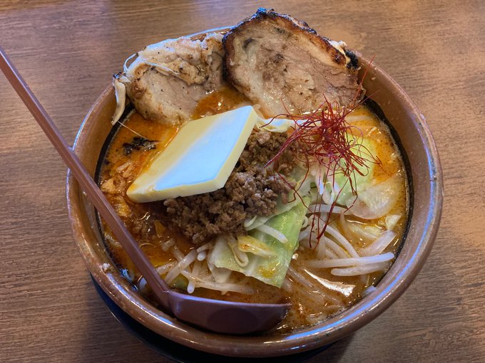 北海道辛味噌ラーメン炙りチャーシューバター乗せ(辛さ2)。 