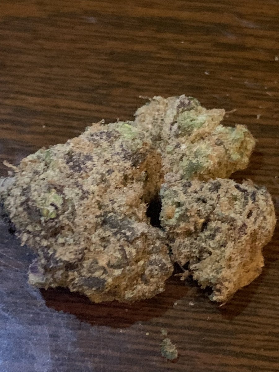 Bignz420's tweet photo. Cheetah Piss 🔥🔥🔥💨💨💨 @DabsSci just has them fire 🔥 strains go hit his link in his description or send a DM and get that MUST HAVE 🔥 menu with all the 🔥 strains get it #StonerFam #weed #bud #dabs #smokeweed #420community #420friendly #CannabisCommunity #Stoners #CaliBud 🔥 https://t.co/Gs6U7sfNqX