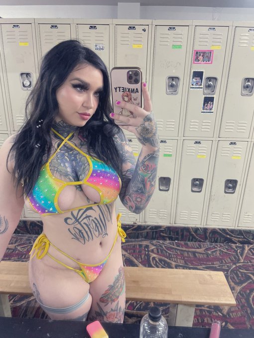 Sadly didn&rsquo;t hit my goal today but my shift was one of the best I had in forever bc I just genuinely<a href="/tag/slimthick"class="tags"><span>#slimthick</span></a><a href="/tag/onlyfans"class="tags"><span>#onlyfans</span></a><a href="/tag/onlyfans_girl"class="tags"><span>#onlyfans_girl</span></a>