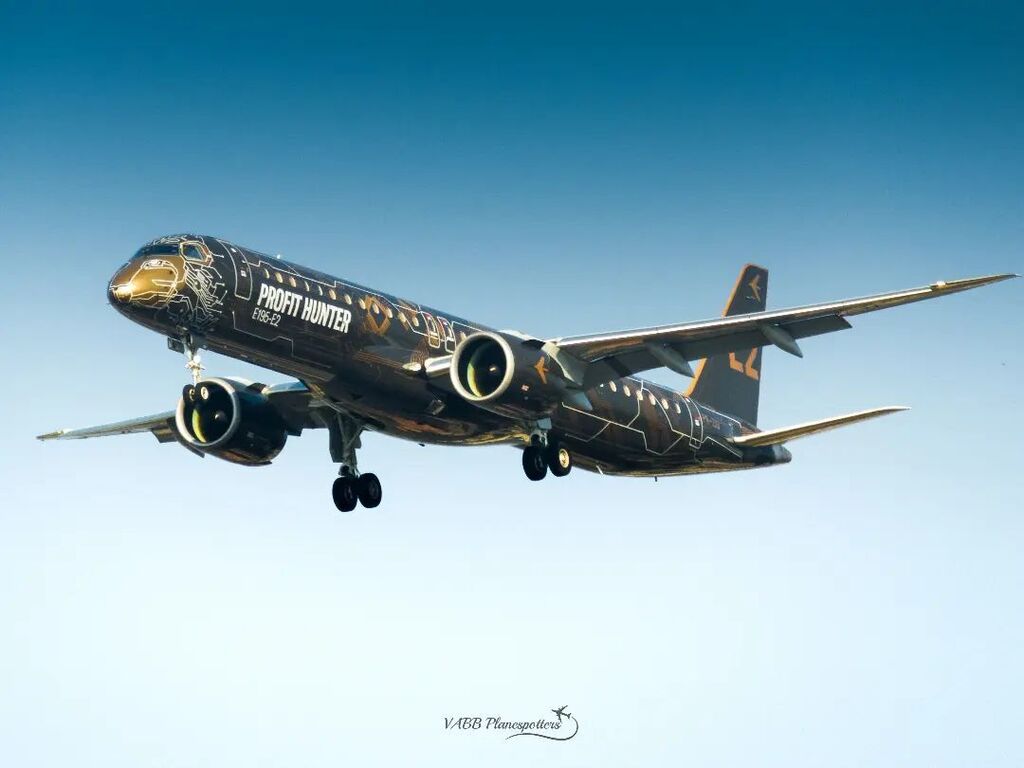 vabbplnespottrs's tweet photo. Embraer E195-E2 sporting the Profit Hunter Livery approaching Runway 27 of VABB on a beautiful evening.
.
📸-Nikon B700 
.
Tags-
#aviation #sky #avgeek #aviationlovers #special #aircraft #pilot #airplane #plane #fly #travel #flight #airport #aviationp… https://t.co/YMbIdsUBA1 https://t.co/OFs12hXbzl