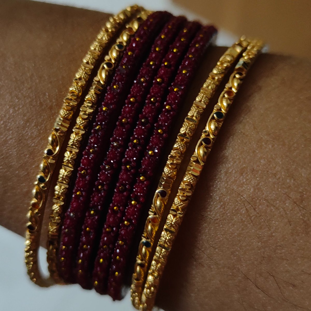 iamnone108's tweet photo. Bangles ❤️
Stole from my mom collection
#iiamnone
#BanglesCollection https://t.co/F6pL7KICE8