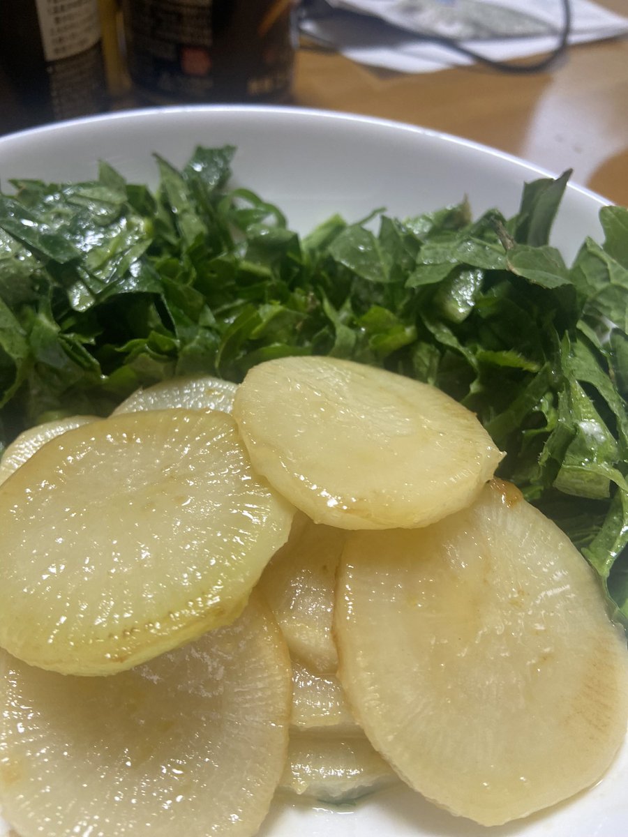 Crystalauraart's tweet photo. @pref_kochi 
本山町の畑で採れた野菜と
うどんで‼️
シンプルに、塩！！のみ https://t.co/B4fGSaZDat
