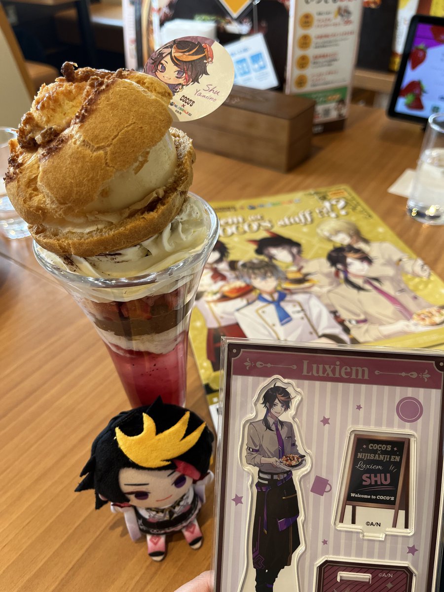 mrmt_ssk's tweet photo. ココスコラボ、ピック終了って張り紙してあったのにコラボメニュー頼んだら普通にピック付いててオタク大歓喜しちゃった https://t.co/tgunX9w3Je