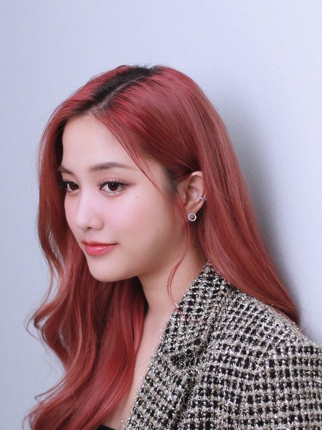 Yeebs on Twitter "her bright red hair slowly turning to pink soon we