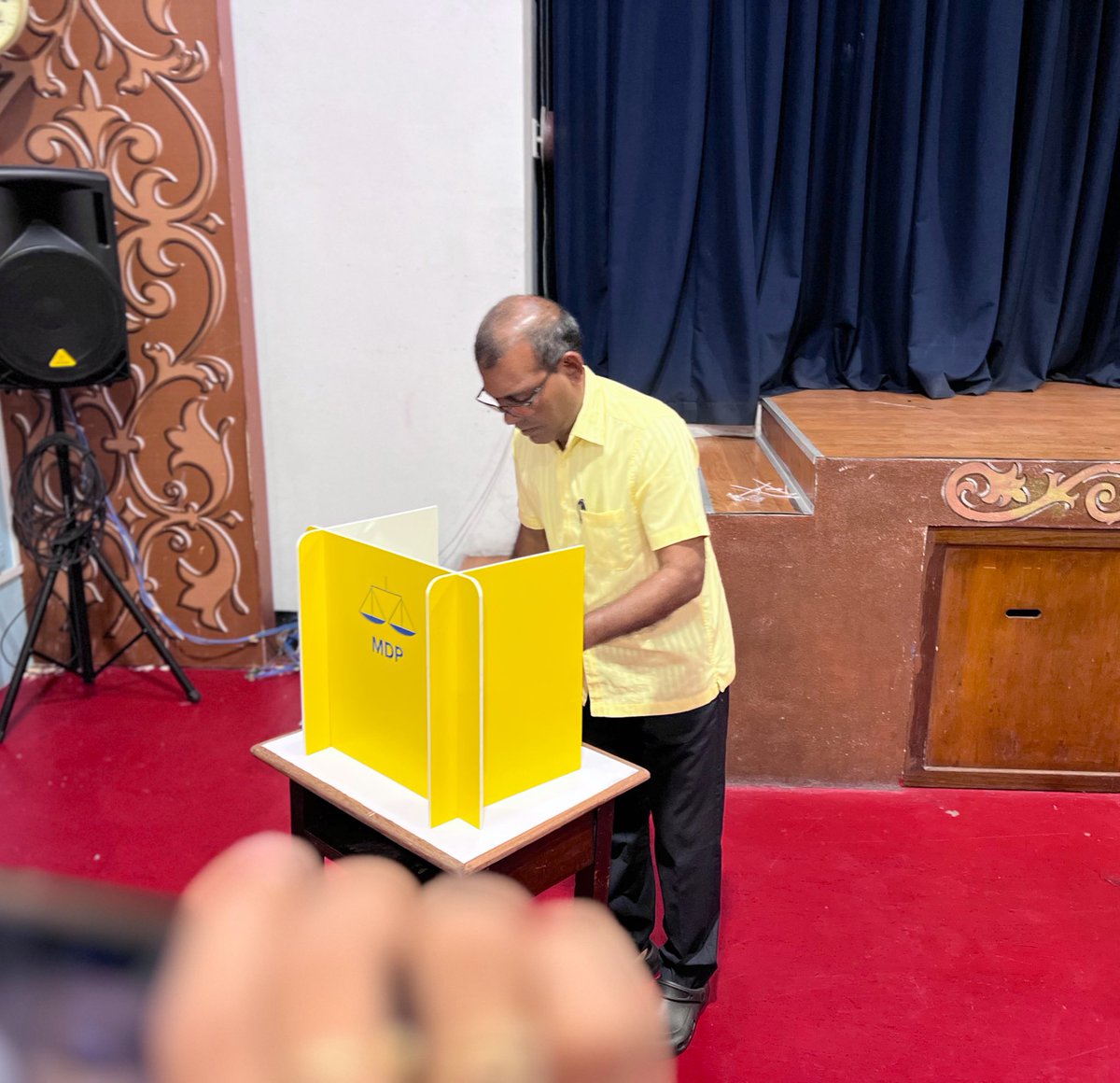 Balgisranin's tweet photo. All the best enmme loabivaa Raees @MohamedNasheed #FikurehgeDhirun #Anni2023 https://t.co/QkNPn0sC4Q