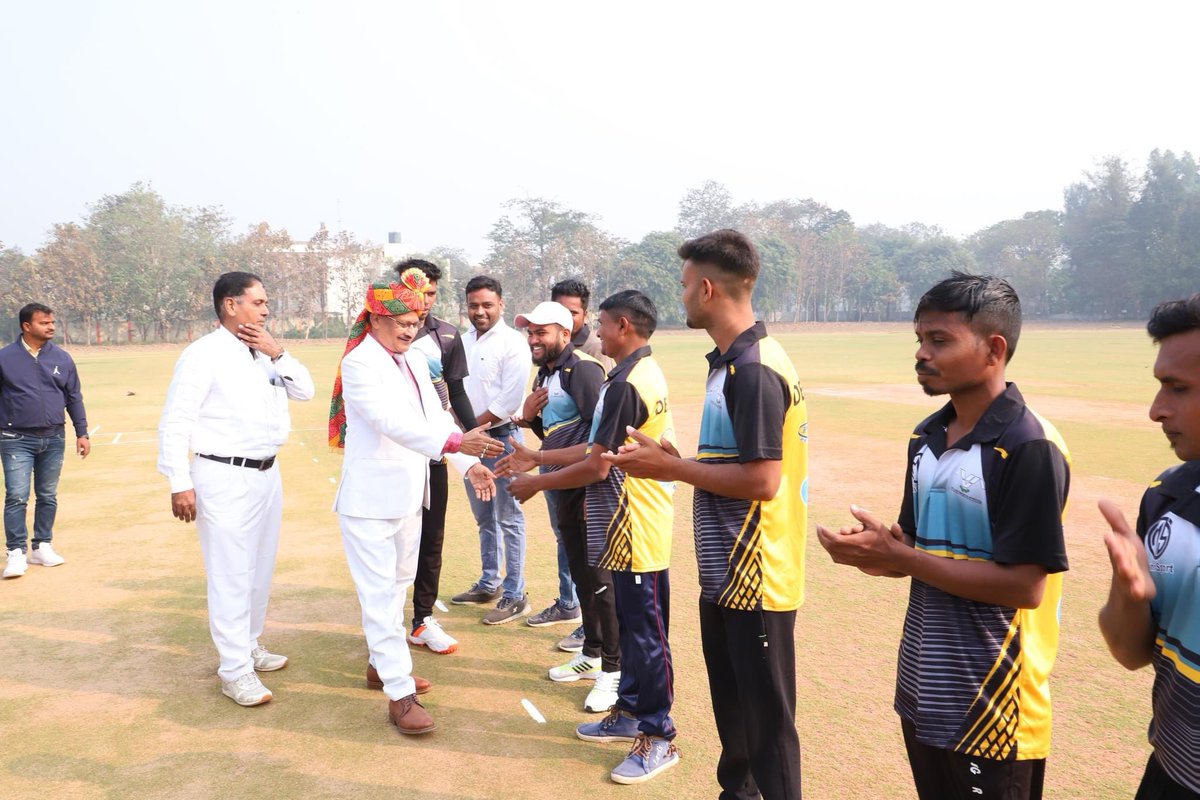 vc_nau's tweet photo. उत्कृष्टता, उदारता, समानता, सद्भावना व सौहार्द का परिचय देते हुए माननीय कुलपति डॉ जेड. पी. पटेल ने NAU, Navsari के क्रिकेट मैदान में सभी अधिकारियों और छात्रों की उपस्थिति में 'चतुर्थ श्रेणी और सामान्य दैनिक वेतन भोगी कर्मचारी के लिए “ क्रिकेट टूर्नामेंट-2023” का उद्घाटन किया। https://t.co/XgznzsL8uu