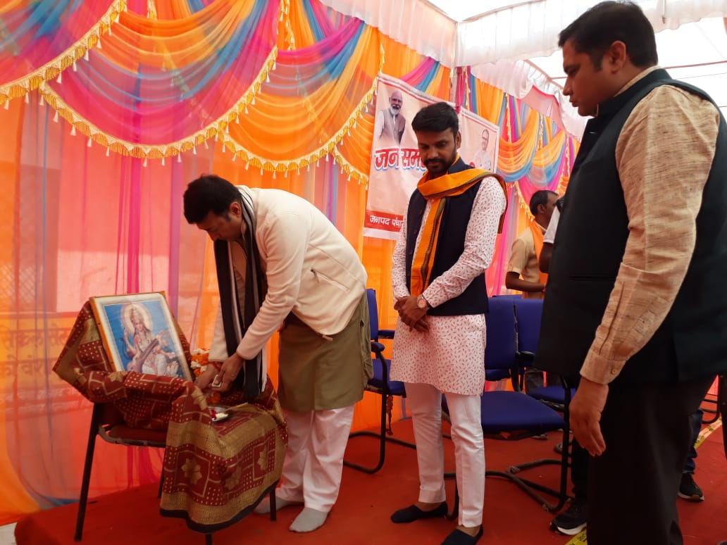 म.प्र.के औद्योगिक नीति एवं निवेश प्रोत्साहन विभाग मंत्री एवं जिले के प्रभारी मंत्री श्री राजवर्धनसिंह दत्तीगांव ने कट्ठीवाड़ा में आयोजित जन समस्या निवारण शिविर का शुभारंभ किया।
<a href="/CMMadhyaPradesh/">Chief Minister, MP</a> 
<a href="/JansamparkMP/">Jansampark MP</a> 
<a href="/comindore/">Indore Commissioner</a> 
<a href="/raghvendra25/">Raghvendra Singh</a>
<a href="/jdjsindore/">JD Jansampark Indore</a>