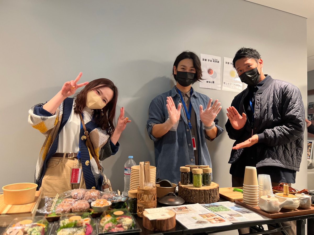 TeaEra2020's tweet photo. ☞ Tea Era日本茶ケータリング

ドラマ撮影/MV/映画などの現場にお伺いして目の前で京都のお茶を淹れさせていただきます
少しでも落ち着けるようなお茶を淹れれる様に活動しています！
日本茶はティーパック販売もあります！

お仕事依頼、ご購入されたい方はDMまで
#ケータリング #ロケ弁 #トニセン https://t.co/FSurb6Tjg5