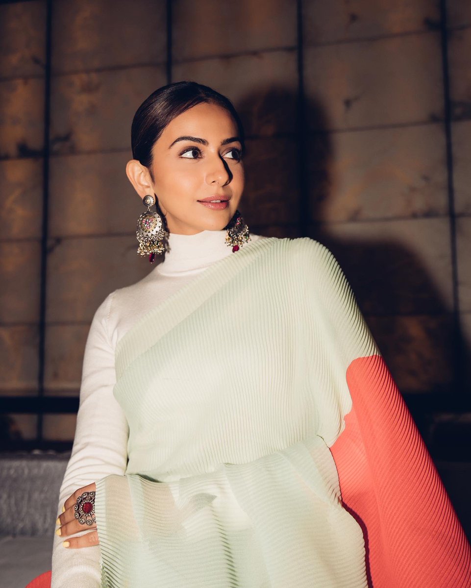 Rakulpreet's tweet photo. Strong women don’t have attitude , they have standards 💜 #weekendthoughts https://t.co/LmJiF5oFp9