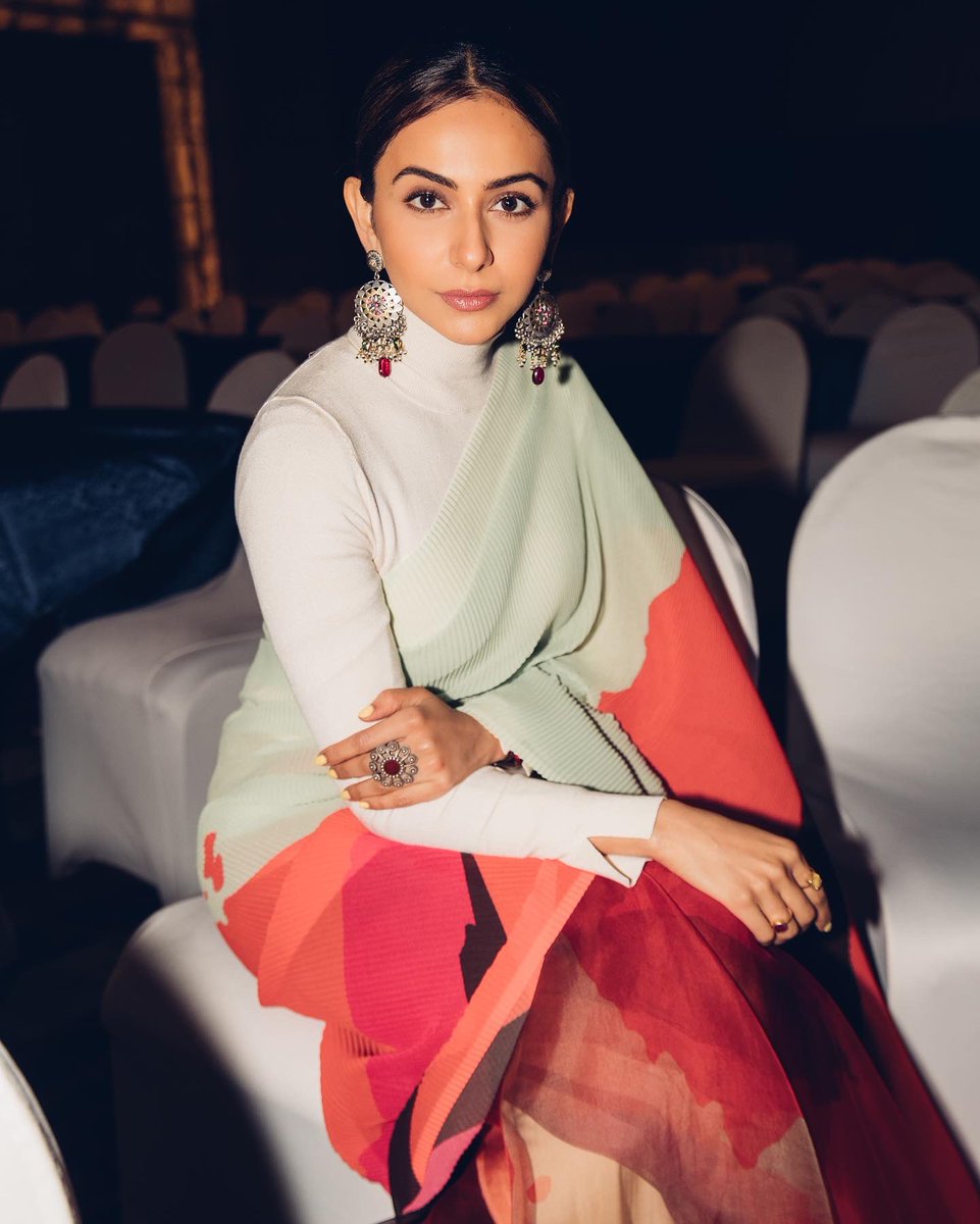 Rakulpreet's tweet photo. Strong women don’t have attitude , they have standards 💜 #weekendthoughts https://t.co/LmJiF5oFp9