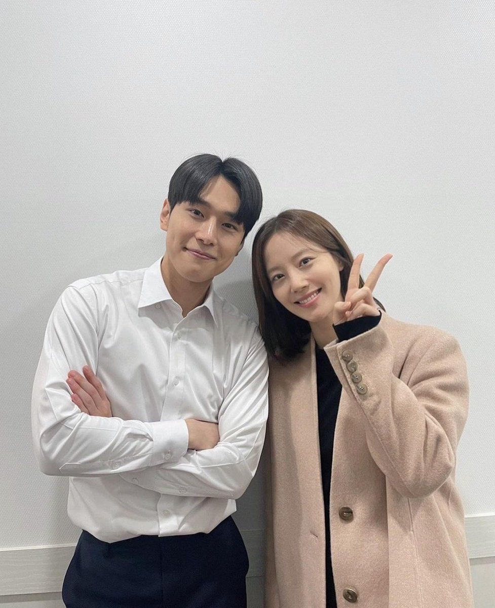 Chae_Woniee's tweet photo. The 8-year age gap is nonexistent between these two 🙈😫 They are so cute!

#MoonChaeWon #문채원 #KangYouseok #KangYooseok #강유석
#Payback #법쩐 https://t.co/I63SVf2znI