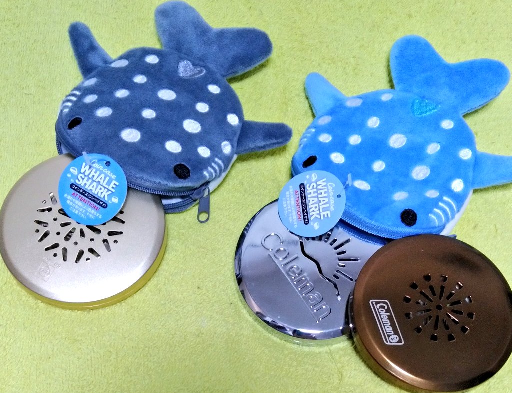 セリアでジンベイザメコインケースゲットしてきた。もふもふ。 カイロカバーにぴったり。