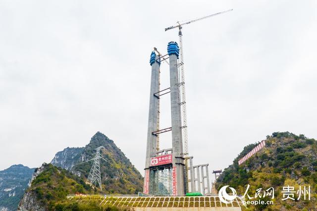 test Twitter Media - The Huajiang valley bridge in SW China's Guizhou has completed construction of the two main towers. Upon full completion in 2025, the 2,890-m-long bridge, rising 625m above water, will become the world's highest bridge with the longest span. https://t.co/GPnvooKqs9