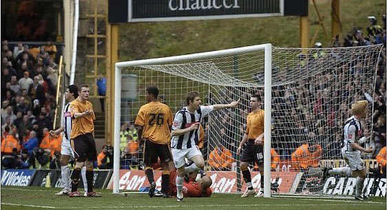 AllAlbionFans's tweet image. On this day 16 years ago, we went to Molineux and beat Wolves 3-0 in the 4th Round of the FA Cup. 

Kamara, Phillips and Gera got the goals on an easy afternoon in Staffordshire as Albion advanced to the next round in front of 5300 Baggies who took over the South Bank.

#WBA