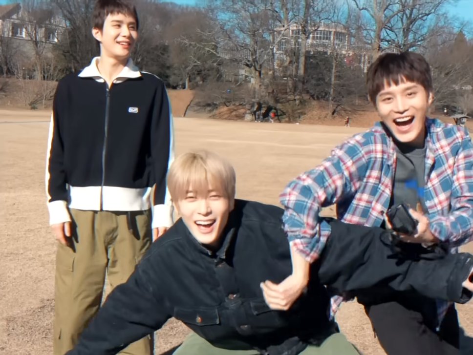 nct_myon127's tweet photo. その後マンネジェヒョンとマンネテイルによるドヨン隠しのオレがオレが始まるカオス😂
ジョンウが加わらないのも、らしいし
ドヨン草まみれだし(ジェヒョン躓くし)
突然テンション上がる二人がめちゃくちゃ面白いww
#NCT127 #JAEHYUN #TAEIL #DOYOUNG #JUNGWOO
#127TimeStops #SelfFilmedMV https://t.co/DA3isatOlU