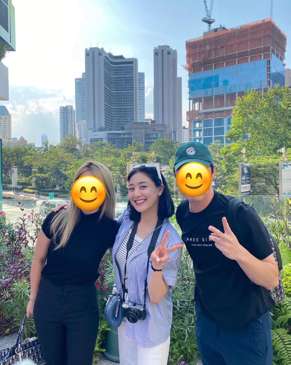pinkdoggo29's tweet photo. 230127 🦄📸

JH at Thailand with JYP personnel

“Jihyo who came to Thailand on a sudden vacation 
Please come more often for Thai ONCEs🙏🏻”

#JIHYO #TWICE #트와이스 https://t.co/z4HXzru8tA