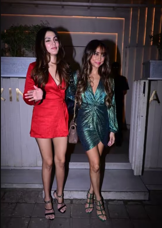 nextindiatimes's tweet image. रेड ड्रेस में बिजली गिराती नजर आईं Rhea Chakraborty, दिलकश अंदाज में Anusha Dandekar ने किया सभी को हैरान
#AnushaDandekar #RheaChakraborty #AshishChowdhry #nextindiatimes