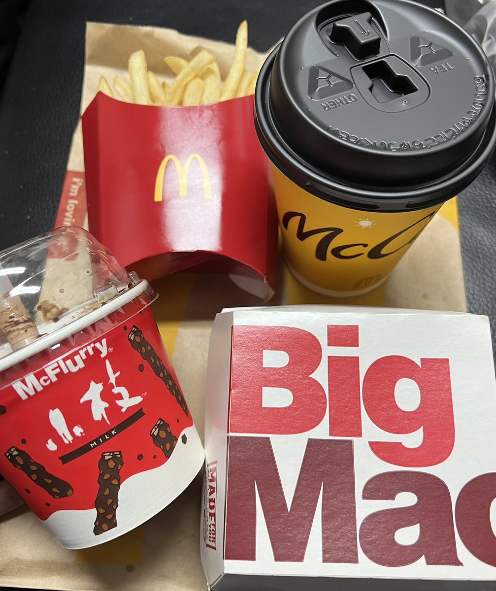 aaabbbccc445's tweet photo. ランチ
#ビックマック
#マックフルーリー小枝 https://t.co/qxYMMLB2Yj