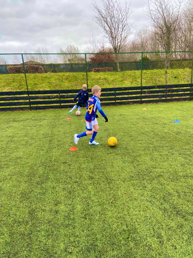 elite_ftbl's tweet photo. What more motivation do you need in a session than training with your twin brother?
Liam and Connor of @MuriestonUnited putting in the hard yards ahead of the new season π₯ #ftblelite https://t.co/ZyZ00L9pkg