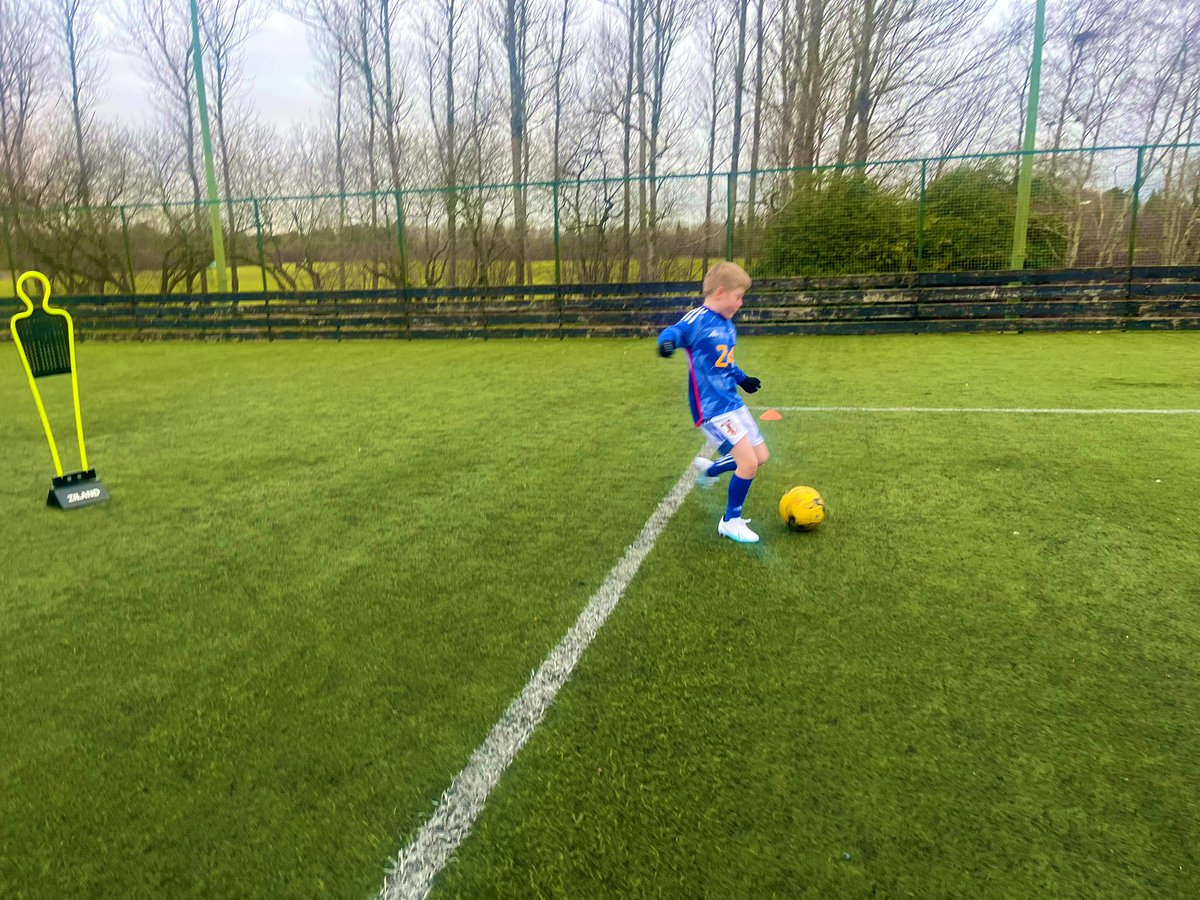 elite_ftbl's tweet photo. What more motivation do you need in a session than training with your twin brother?
Liam and Connor of @MuriestonUnited putting in the hard yards ahead of the new season π₯ #ftblelite https://t.co/ZyZ00L9pkg