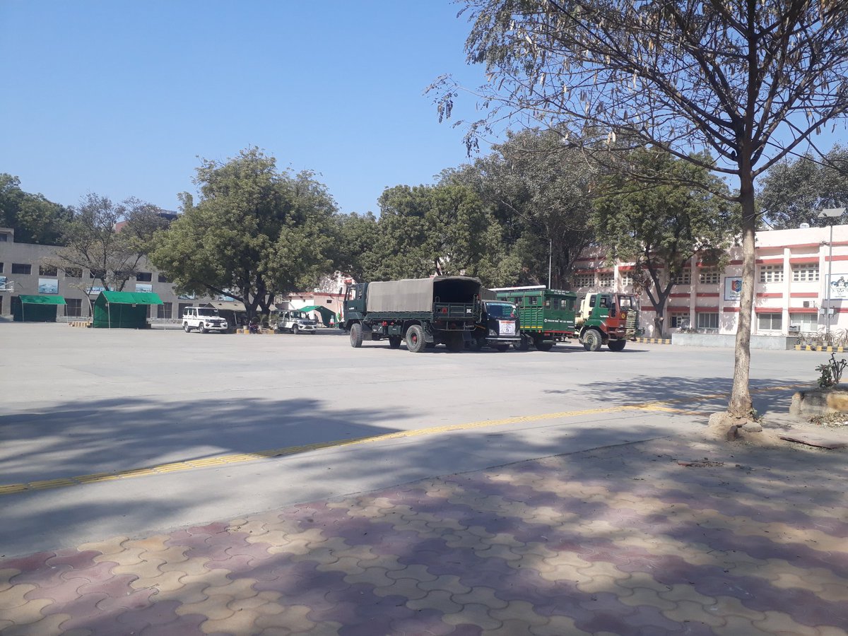 solanki_kunika's tweet photo. Kuchh Dino Se Hamare Ghar Ki Sakl Hi Badal Gayi Hai...Har Padav Par Kuchh Nayi Hi Dekh Rahi Hai❤️😍😇☺️😃 #SafarHiGhar #DandiSeDelhi #SoltToSoftWare #jawayezdimotorcycles https://t.co/oDFGq8JDCI
