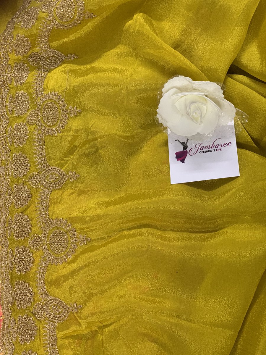 Mustard yellow 3pcs unstitched suit piece for women
📌for purchase or any other query pls dm 9599456500
#elegance #loveyourself #mustardyellow #mood #lightdesign #query #sisterlove❤️ #giftideas #giftsforher #budgetfriendly #digitalprint