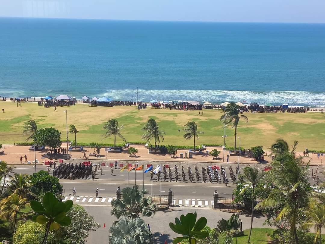 Rehearsals for #IndependenceDay celebration in a bankrupted country. This is how irresponsible the #SriLankan🇱🇰 government is, should people be responsible for paying any loans they take?

📸: Rebecca David 

#lka #SriLanka #GoHomeRanil #EconomicCrisisLK #SriLankaEconomicCrisis