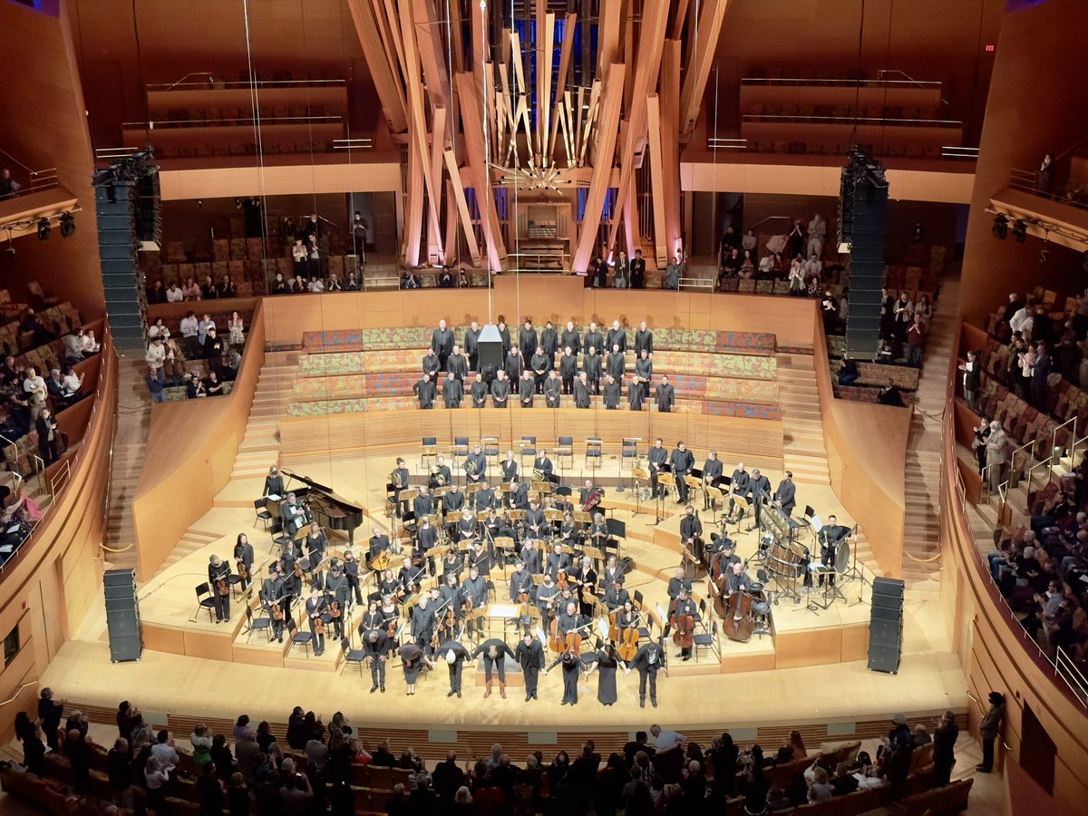 TRNSBRG's tweet photo. From @SeattleKraken to @LAPhil in 48h. Very, very different, but equally great experiences! #LiveIsBack https://t.co/OKMrHotuBV