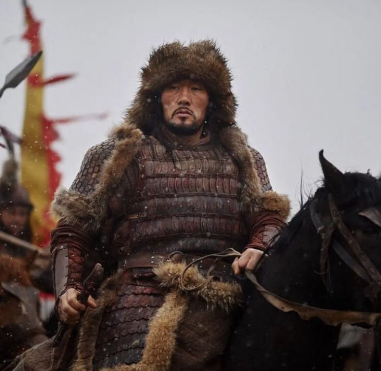 Dağlar demirdendi dediler, 
Türk'ün yüreği çeliktendi öğrettik!