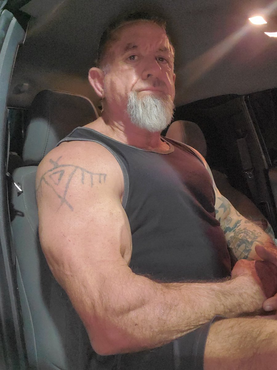 Jim51994694's tweet photo. Hey boy, get in the truck...
#jimsupport
#heyboy https://t.co/K2tIuxLZJh