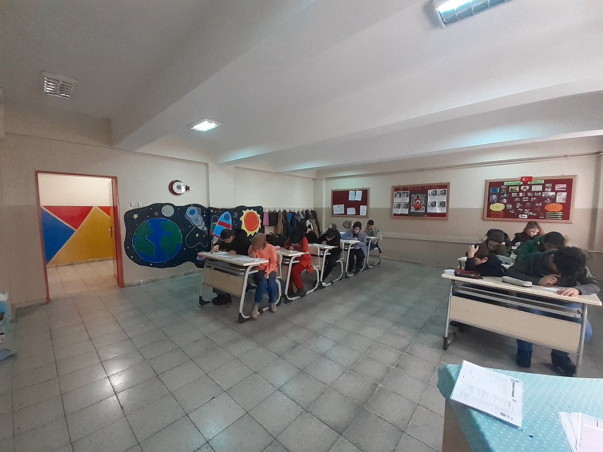 "Başarı için ısrarla çalışmak ,sabırla beklemek gerekir." 6,7 ve 8.sınıflarımıza yarıyıl tatilinde deneme sınavlarımızı uyguluyoruz.
<a href="/karaloglu_murat/">Murat KARALOĞLU</a> 
<a href="/skaygusuz/">Salih Kaygusuz</a> 
<a href="/AGazioglu25/">Abdurrahman GAZİOĞLU</a> 
<a href="/kadirbildirici/">Abdulkadir Bildirici</a> 
<a href="/hasanakgul67ho1/">hasanakgul67@hotmail.com</a> 
@askalemem