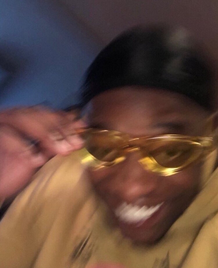 Info8cho's tweet image. Todos los fandoms emocionados porque sus favs están en México // Nosotros sin saber nada de 8cho y viendo que le hackearon la cuenta de tw