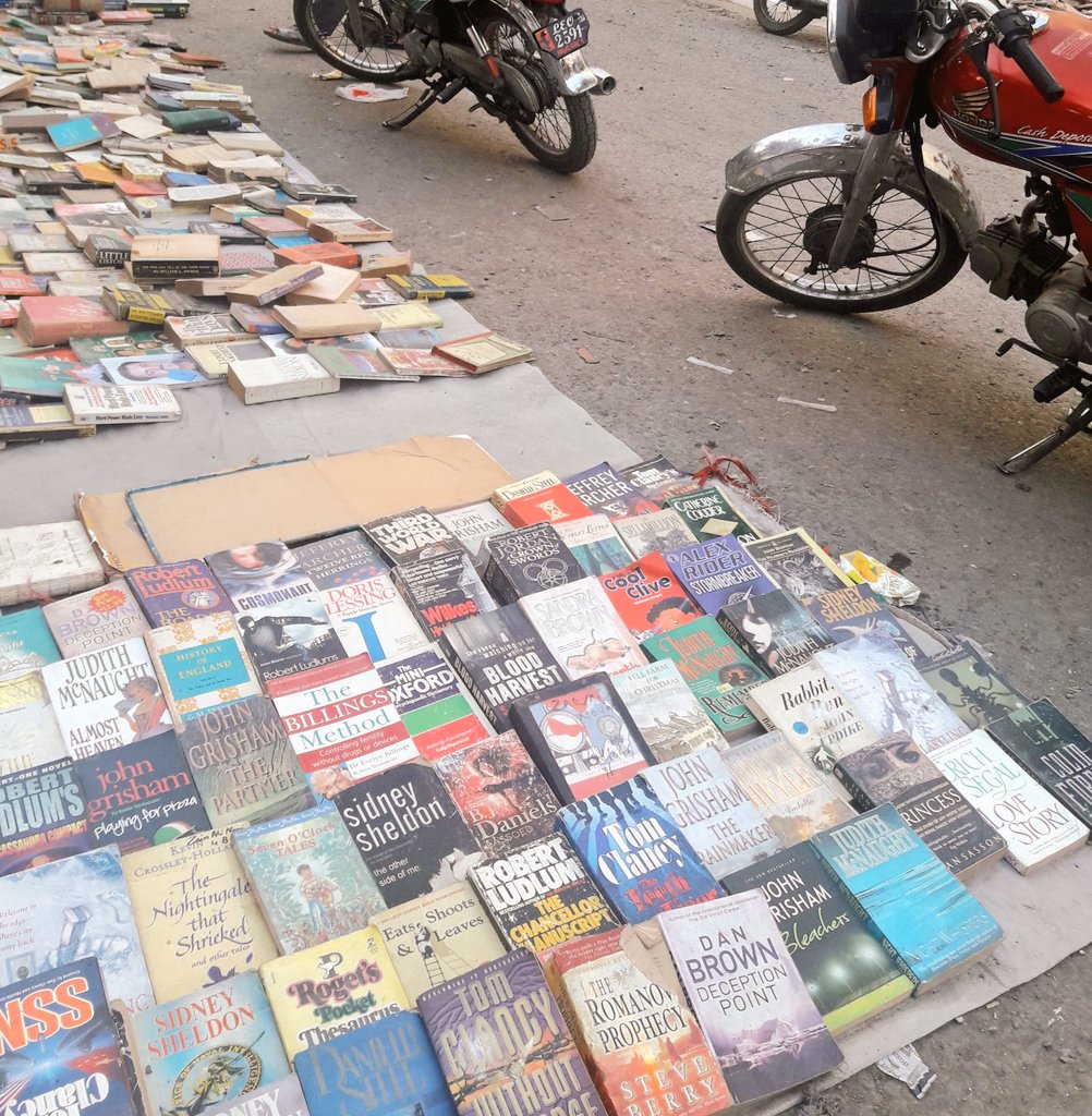 JavariaFarooqui's tweet image. Old books show in Anarkali is my forever fascination. Lined up on the road, outside closed shuttered doors of banks & and other businesses, heaps of used books & pirated editions of new titles keep attracting readers. So many tales!
#Lahore #bookhistory #readingcommunity