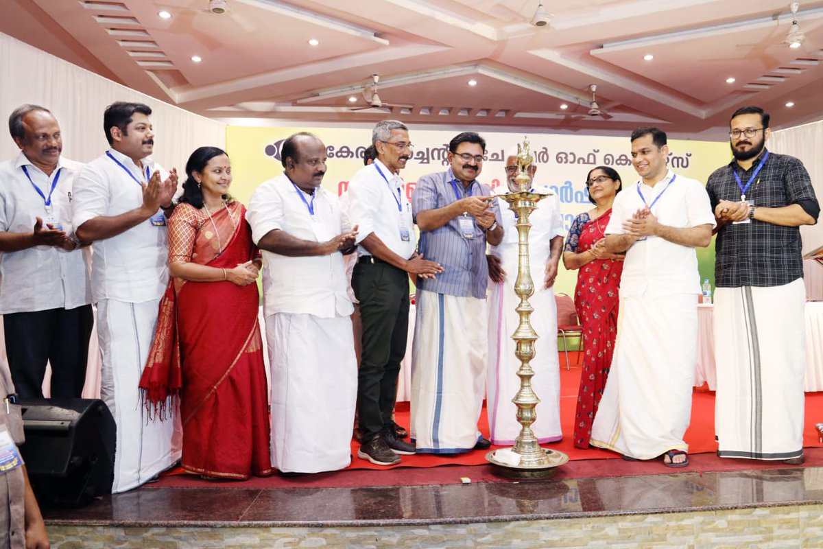 Kochi_Mayor's tweet photo. The Ernakulam market will be rebuilt in full splendour and opened to the traders and public this year, which marks the golden jubilee of the Merchants Chamber. Let us make the city of Ernakulam more prosperous. Best wishes to the Merchants Chamber.
#kochi #cochin #kochimayor https://t.co/ioTiNXMjwO
