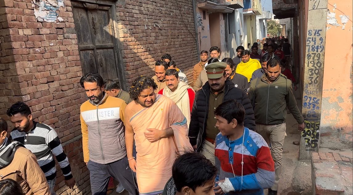 swamidipankar's tweet photo. जातियों में विभाजित सनातन को एक करने के लिए #भिक्षा_यात्रा जारी है… कल अटोर नगला 

https://t.co/HahpbdMddk https://t.co/fzF49fX0XN