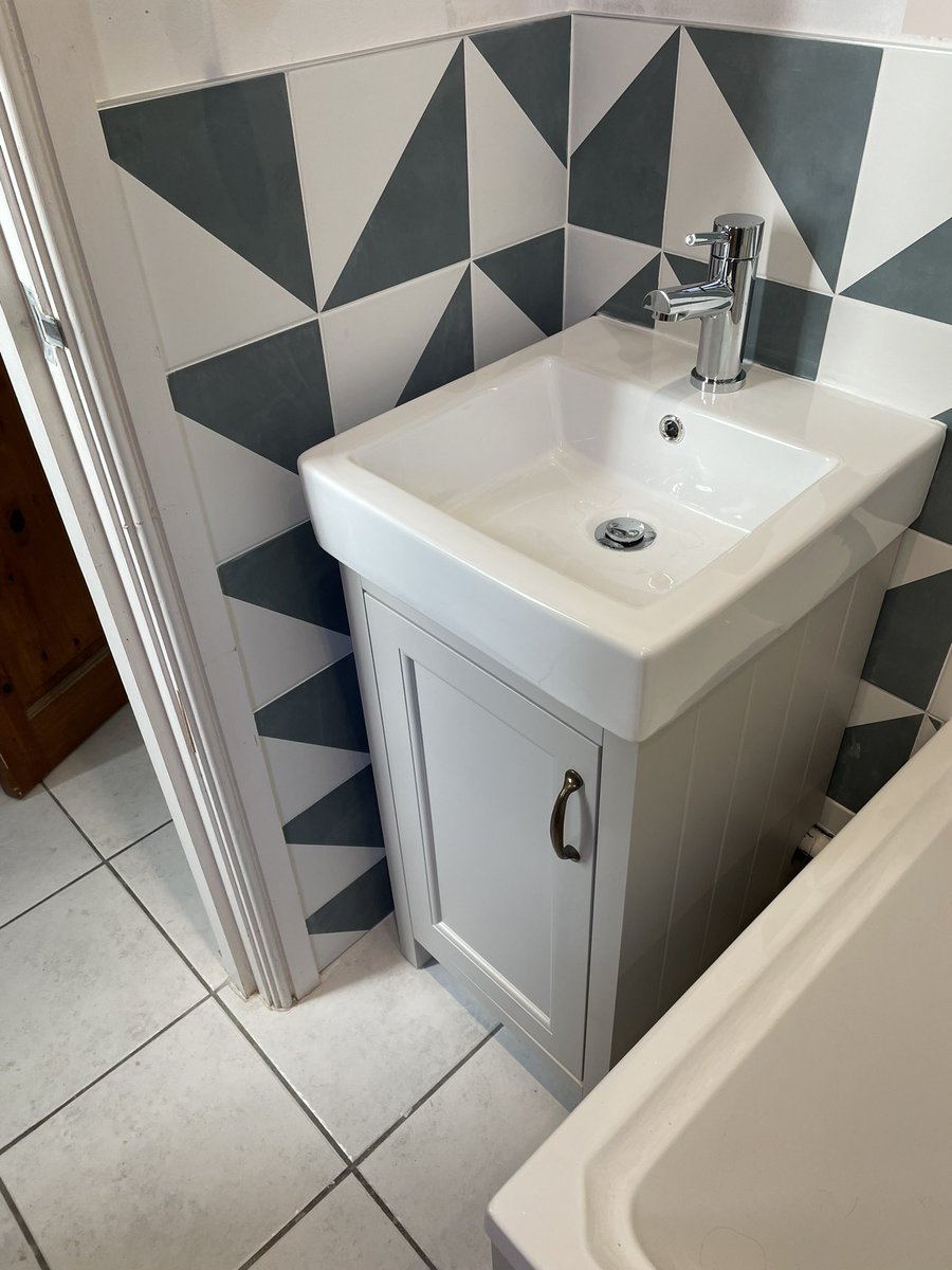 #bathroom tiled for a lovely couple in #penge New bath screen fitted along with a nice vanity unit. #tiles #beckenham #croydon #crystalpalace free estimates and advice 07752 593873