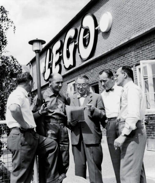 enero 1918 carpintero danés llamado kirk christiansen abrió pequeño negocio