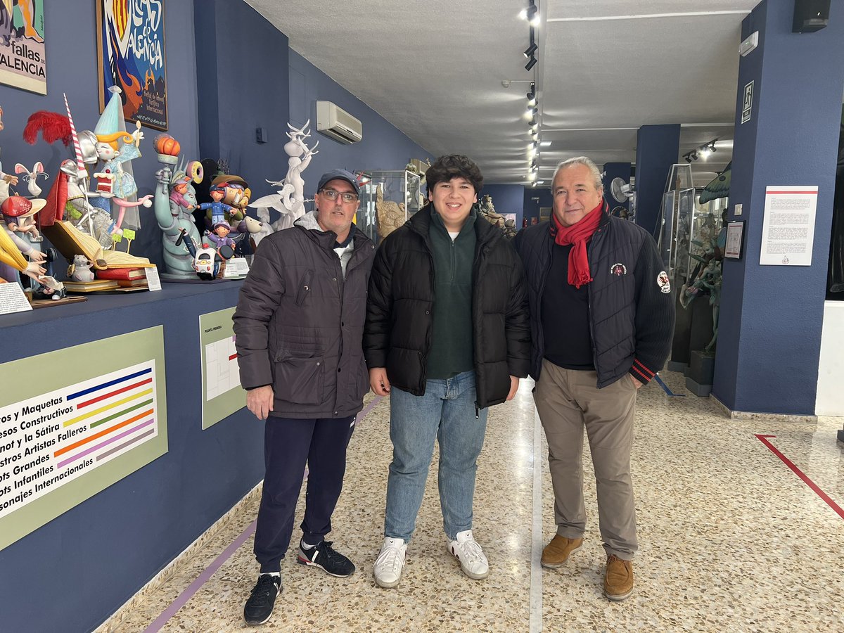 duquedegaeta's tweet photo. 🎨🖌️Esta mañana se ha completado el curso de jurado de fallas, en el que han participado Marcos Soriano, Vicente Llácer y Marquitos

🤝 Gracias a los artistas falleros y a la delegación de falla de @JCF_Valencia por el trato recibido

#falles23 #valencia #falladelduc #volemfalla https://t.co/N5LcqZ8CZW