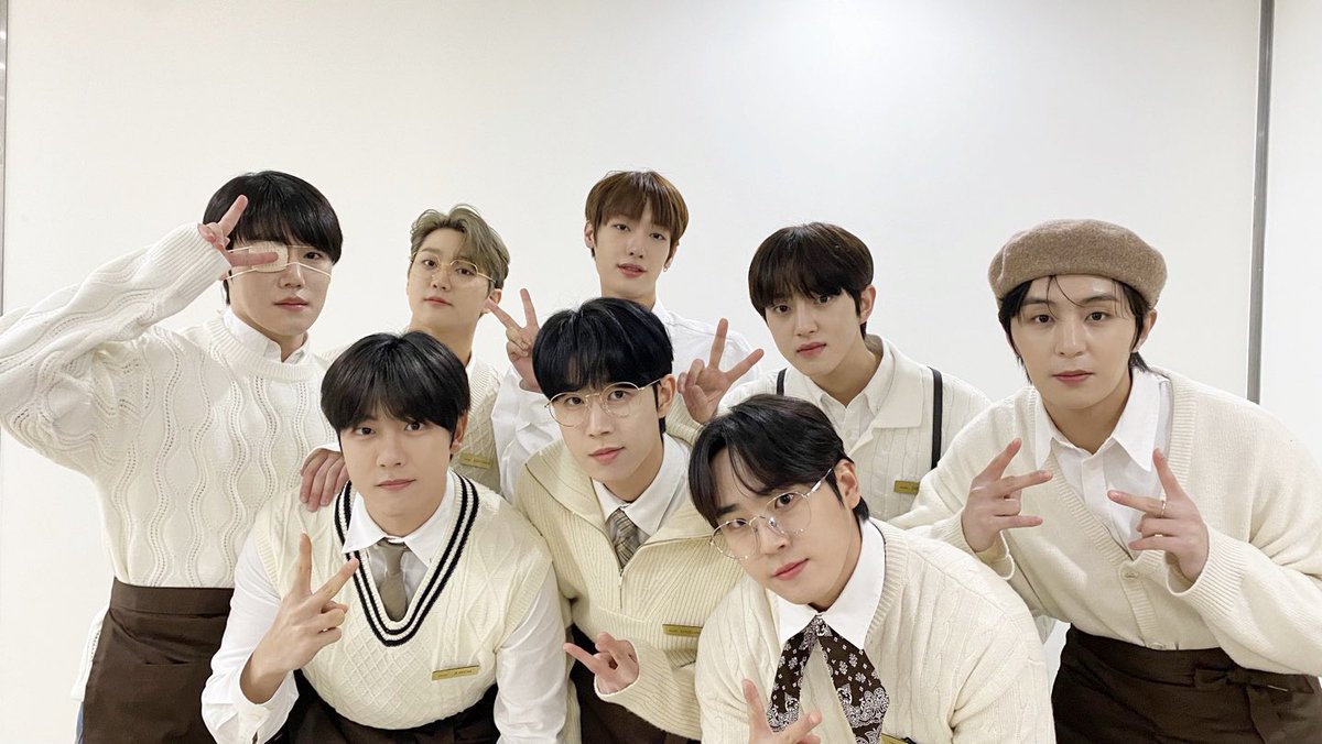 GoldenChild's tweet photo. [📸] 230128 골든차일드(GoldenChild) 2023 SEASON'S GREETINGS  대면&amp;영상통화 팬사인회

니스들! 올 한 해도 3!6!5!일 내내 
금둥이들 달력 보면서 함께 힘차게 달려봐요❣

#GoldenChild #골든차일드 #GNCD
#SEASONS_GREETINGS https://t.co/WWpUaKkhP2