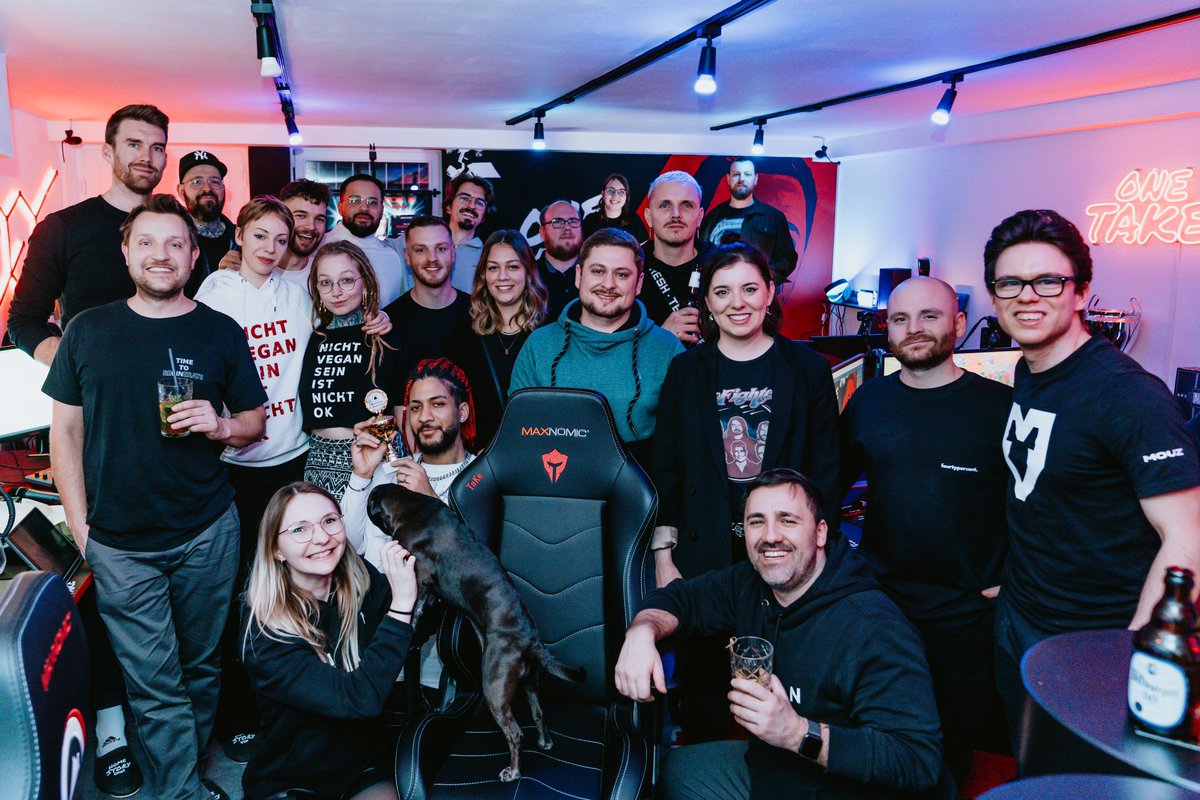 15600 Euro wurden gestern für eine guten Zweck gesammelt - ihr seid der absolute Hammer - vielen Dank euch allen für die tolle Unterstützung. Auch an mein Team und alle, die im Vorfeld geholfen haben ❤️❤️❤️ das war die erste #TaKesHomeStory und nicht letzte bei uns zu Hause!