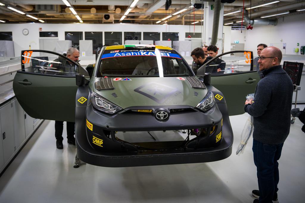 fuckmatie37's tweet photo. First touch and seat fitting at @TGR_WRC HQ, as preparation for our outing with a Yaris Rally1 car in @RallySweden ❄️ 
#toyotagazooracing 

@OfficialWRC @pirellisport @ompracing https://t.co/mhT3RQMyGg