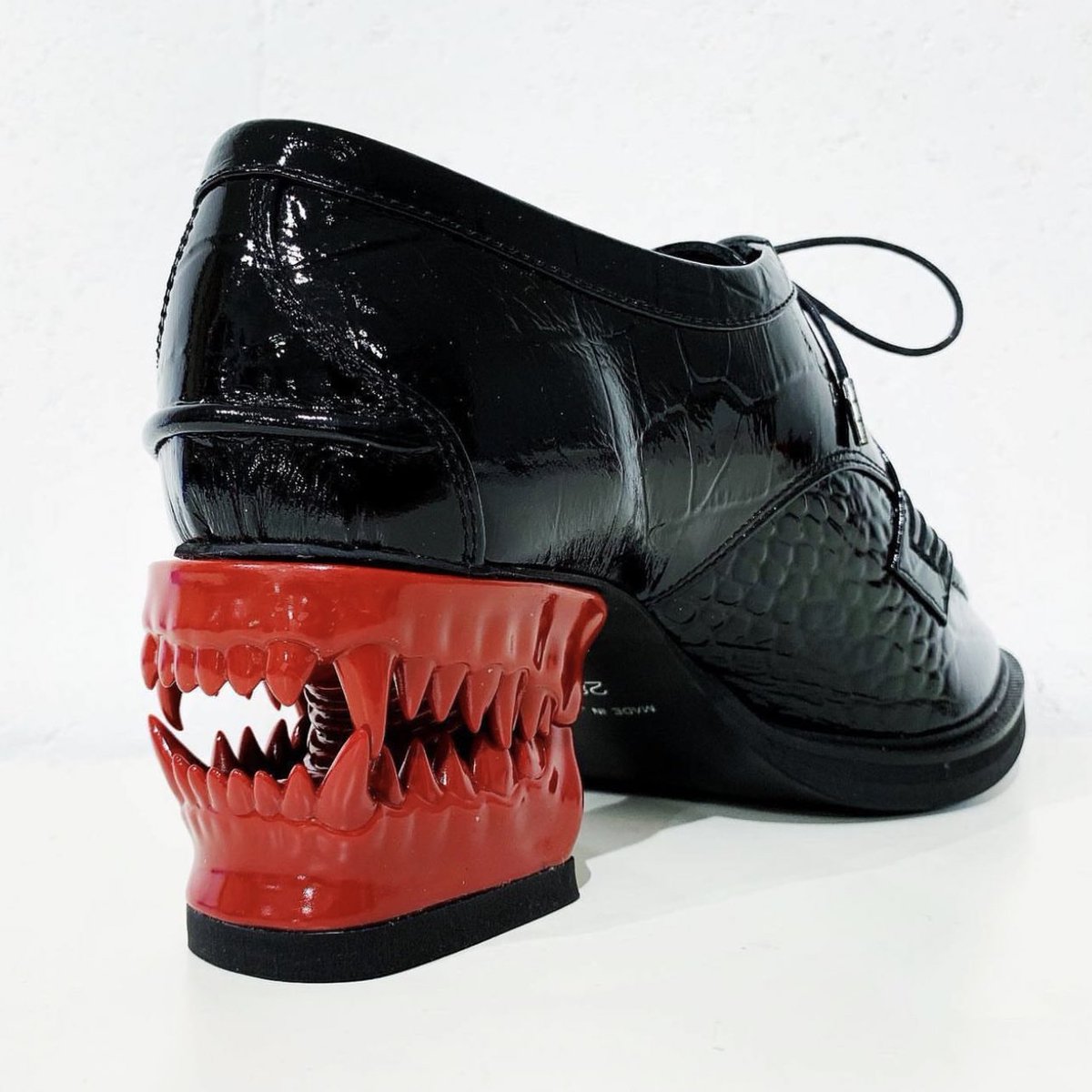 StreetFashion01's tweet photo. Unique Footwear by Japanese Brand HA | ZA | MA (2023) https://t.co/wnaEHJ4WbU