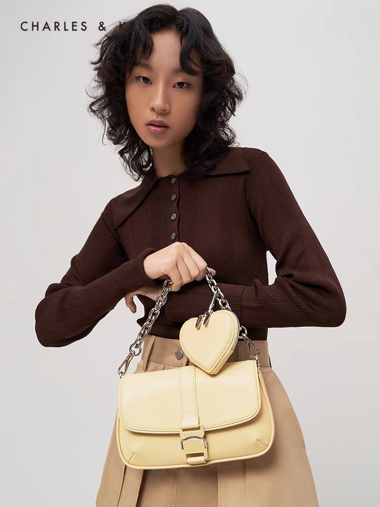 PreonyStore's tweet photo. #Preony_CharlesKeith 

กระเป๋า Charles &amp; Keith สี Butter 🧈 
2390 รวมส่งในไทย

#Preony #CharlesKeith #พรีจีน #พรีออเดอร์จีน #กระเป๋า #พรีกระเป๋า #กระเป๋าCharlesandKeith https://t.co/7hrns2fr74