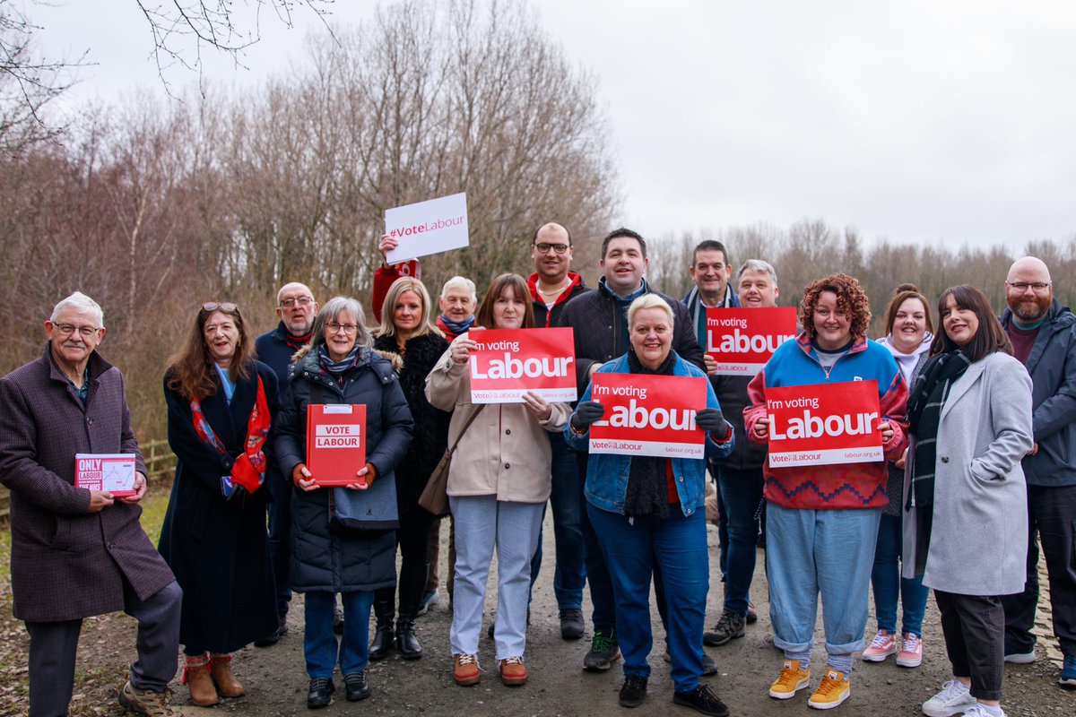 wrekinlabour's tweet photo. #Labour candidates and members out in #Oakengates &amp; #Ketley Bank and #Hadley &amp; #Leegomery this morning as part of the Labour #NationalCampaignWeekend 🌹 talking with and listening to residents. .@UKLabour .@WMLabour https://t.co/1FcQ4Ax4p4