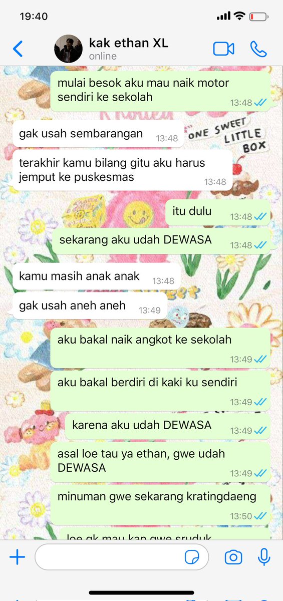 sheesloves's tweet image. — 𝒫erfect yellow

; a light relationship when your boyfriend considers you everything, the reason that made his smile, and his favourite person. when he look at over you, and see sunshine—

basically, you are the universe.

lee heeseung from enhypen AU by ©sheesloves