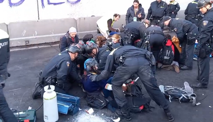 Fnj4j-nXwAAnmp8?format=png&name=small