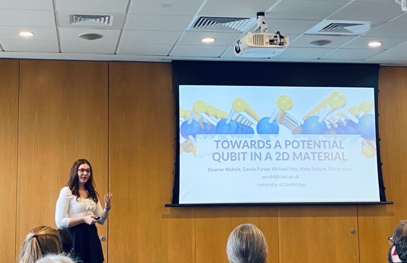 This morning I got to see my good friend & labmate @EleanorPhys give a great talk about her PhD developing #quantum devices with 2D materials at the @RobinsonCamb Research Day! Always so inspiring to see your friends in their element 🙌🏽🔬⚡️ #photonics #womeninstem #womeninoptics