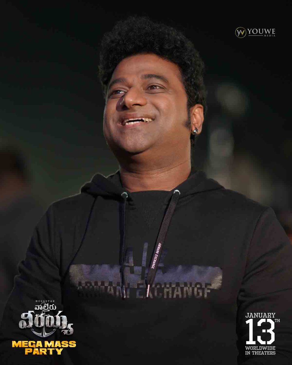RamanthMaduri's tweet photo. ✳️ పువ్వు లో లేనిది నీ నవ్వులో ఉన్నది
✳️ నీ నవ్వు చూసి పై నుంచే వెన్నెలే చిన్న బోతుంది
✳️ ఏమో ఇదంతా ఇంకా కలగానే ఉంది
Good musical smiley evening ,,
#Manmadhudu #DSP #Nagarjuna #VijayaBhaskarK
#VenuSrirangam #Sumangaly
#SiriVennelaSeethaRamaSastry https://t.co/NMzRz91jtp