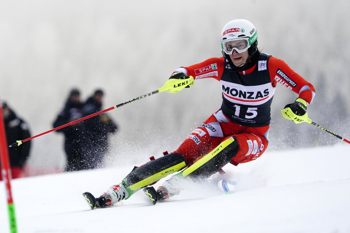 What a performance in the 2nd run for Leona Popović 
One can only 👏 for the best 2nd time that lifted her up from 20th to 7th 🔥
#voelklskis #sparhr #uvexwintersports #lekiracing #croskiteam 
📷Pentaphoto